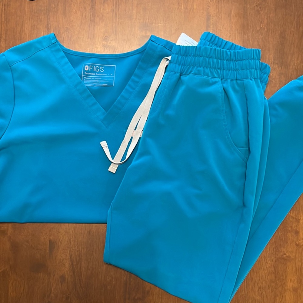 Women’s Figs Scrubs